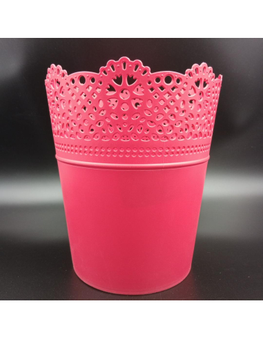 Ażurowa osłonka Lace 16 cm w kolorze malinowym z koronkowym wzorem.