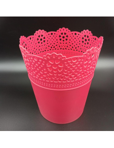 Ażurowa osłonka Lace 16 cm w kolorze malinowym z koronkowym wzorem. 2